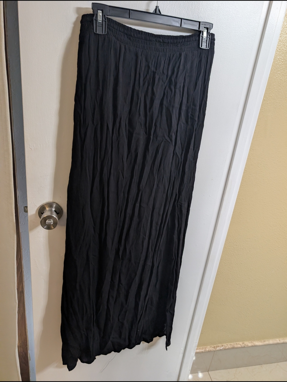 Forever 21 Black Crinkle Maxi Skirt - Picture 4 of 5